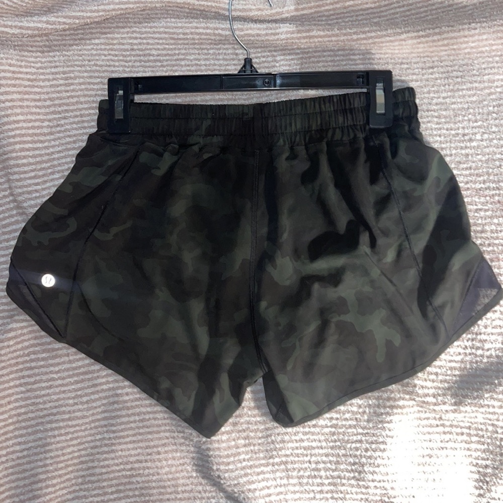 🍋 Incognito Camo Multi Gator Green/Black Lululemon Hotty Hot ShortII Long 4" - Picture 6 of 10